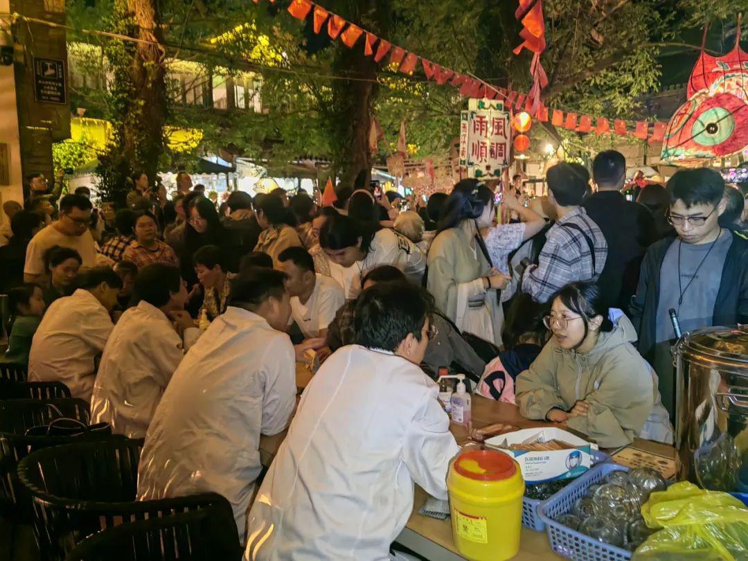 當(dāng)“魚(yú)燈”會(huì)撞上“中醫(yī)”會(huì)是一種什么體驗(yàn)？